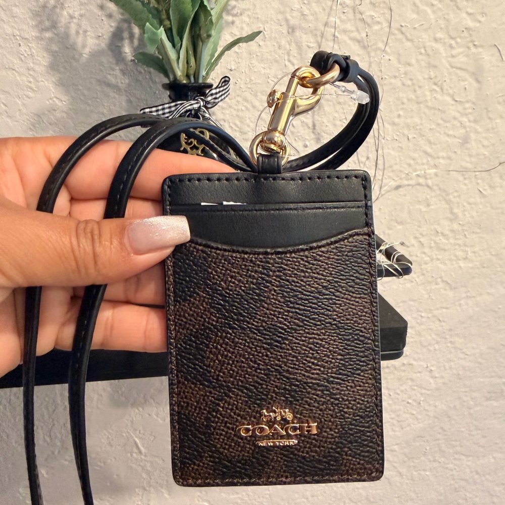 Coach Id Lanyard In Signaure Canvas - Picture 3 of 5